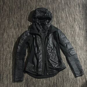 Lululemon run: bundle up jacket